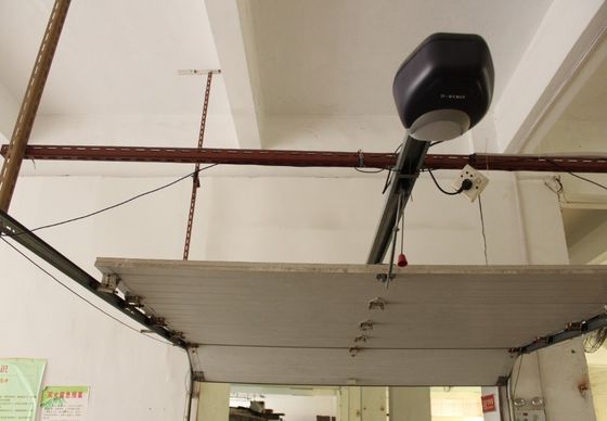 China Ruede para arriba teledirigido montado en la pared material de acero del abrelatas del canal de la puerta C del garaje proveedor